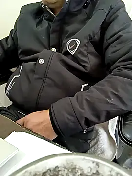 Snapshot of Hot-man39 chatting on 01-28-25, 08:14 Hot-man39 online show from 01-28-25, 08:14