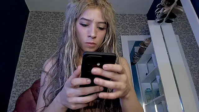 Snapshot of Samantha_cp_ chatting on 02-24-25, 03:20 Samantha cp online show from 02-24-25, 03:20