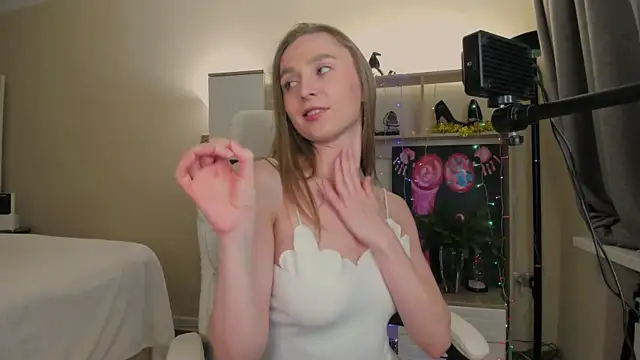 Snapshot of CharlotteWells chatting on 01-03-25, 02:30 CharlotteWells online show from 01-03-25, 02:30