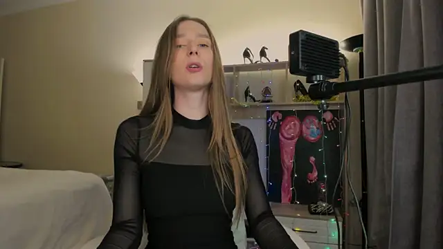 Snapshot of CharlotteWells chatting on 01-10-25, 03:16 CharlotteWells online show from 01-10-25, 03:16