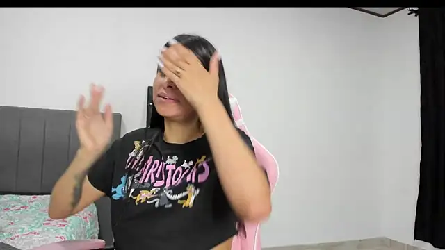 Snapshot of _elektrah chatting on 02-16-25, 12:30 elektrah online show from 02-16-25, 12:30