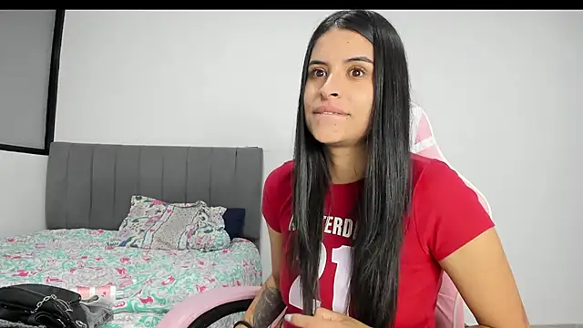 Snapshot of _elektrah chatting on 02-17-25, 09:41 elektrah online show from 02-17-25, 09:41