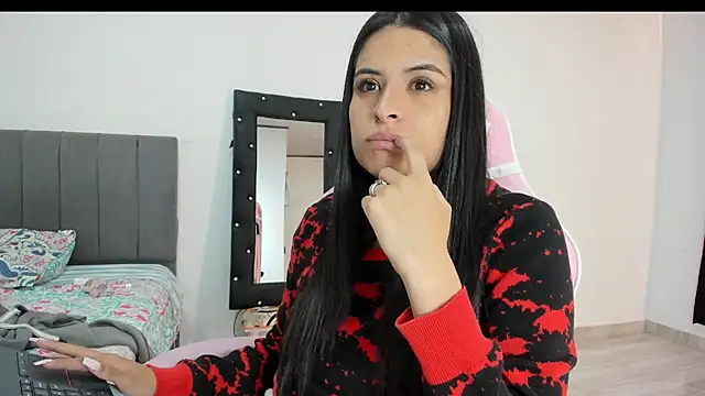 Snapshot of _elektrah chatting on 02-19-25, 02:01 elektrah online show from 02-19-25, 02:01