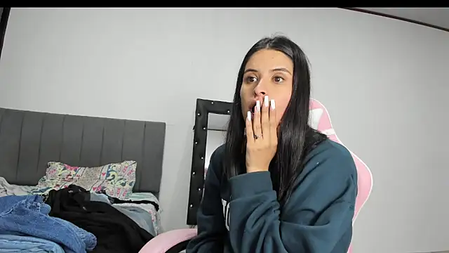 Snapshot of _elektrah chatting on 02-20-25, 12:52 elektrah online show from 02-20-25, 12:52