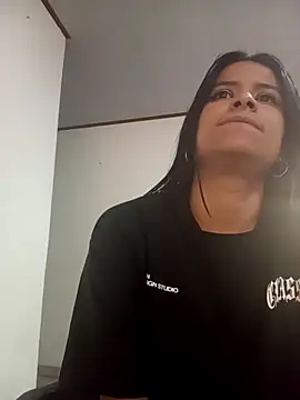 Snapshot of _elektrah chatting on 09-13-25, 10:42 elektrah online show from 09-13-25, 10:42