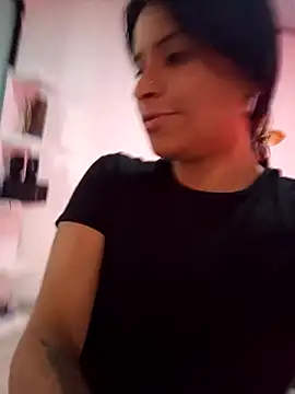 Snapshot of _elektrah chatting on 09-14-25, 05:34 elektrah online show from 09-14-25, 05:34