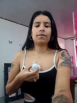 Snapshot of _elektrah chatting on 09-21-25, 06:53 elektrah online show from 09-21-25, 06:53