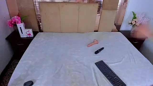 LizBrook online show from 10-07-25, 07:22