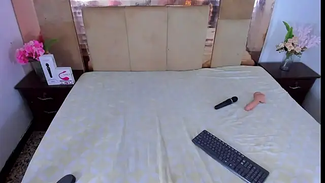 LizBrook online show from 11-08-25, 07:34