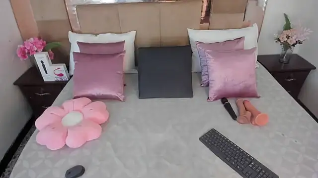 LizBrook online show from 03-11-26, 07:31