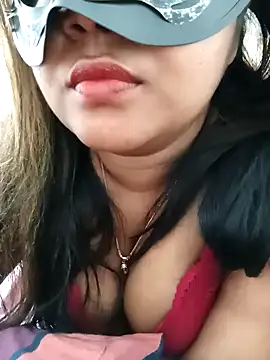 Snapshot of littlequeen77 chatting on 02-12-25, 07:44 littlequeen77 online show from 02-12-25, 07:44