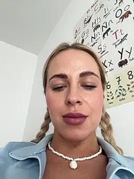 streetdoll online show from 03-20-25, 10:54