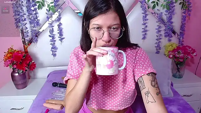 Snapshot of Perla_Skinnyy chatting on 12-10-24, 02:16 Perla Skinnyy online show from 12-10-24, 02:16