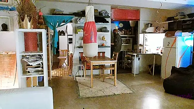 Snapshot of BongChannel chatting on 12-31-24, 06:46 BongChannel online show from 12-31-24, 06:46