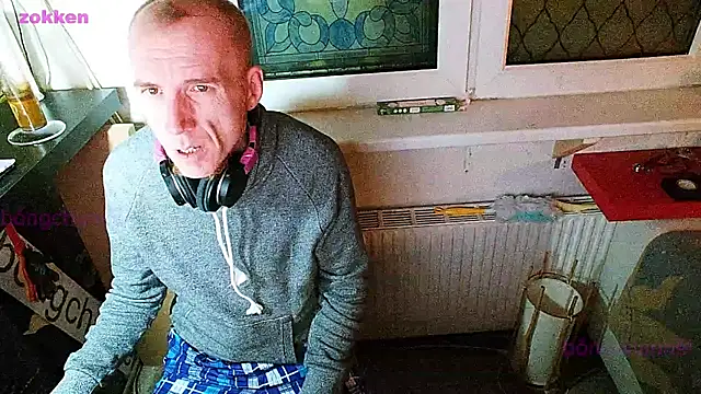 Snapshot of BongChannel chatting on 01-06-25, 10:05 BongChannel online show from 01-06-25, 10:05