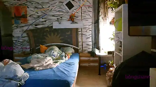 Snapshot of BongChannel chatting on 01-25-25, 10:19 BongChannel online show from 01-25-25, 10:19