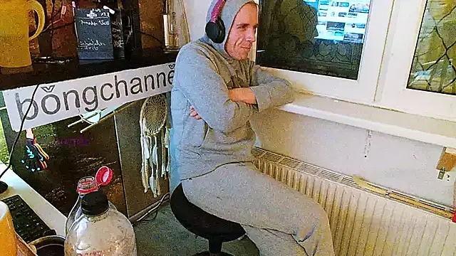 Snapshot of BongChannel chatting on 02-04-25, 02:28 BongChannel online show from 02-04-25, 02:28