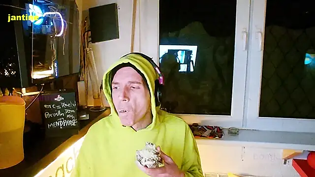 Snapshot of BongChannel chatting on 02-10-25, 01:03 BongChannel online show from 02-10-25, 01:03