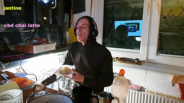 Snapshot of BongChannel chatting on 03-07-25, 09:48 BongChannel online show from 03-07-25, 09:48