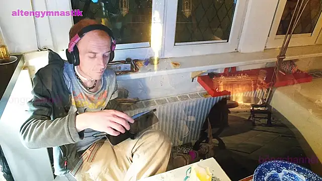 Snapshot of BongChannel chatting on 03-18-25, 12:05 BongChannel online show from 03-18-25, 12:05