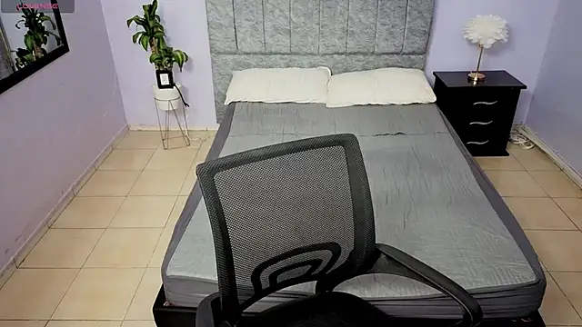 Lana stone  online show from 12-18-25, 03:12