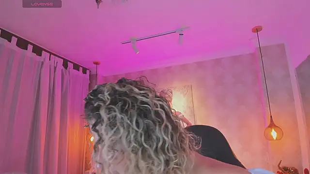 Snapshot of Shantall__ chatting on 05-06-26, 11:15 Shantall online show from 05-06-26, 11:15