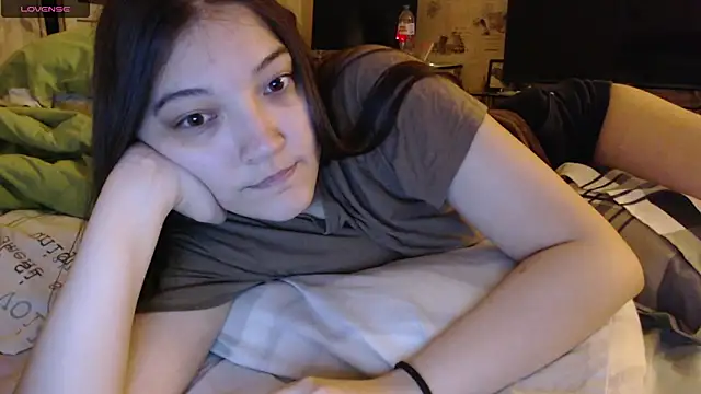 Snapshot of AlisaDevis chatting on 10-12-25, 04:06 AlisaDevis online show from 10-12-25, 04:06