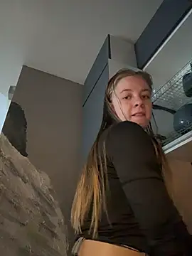 candy maggie online show from 11-18-25, 09:47