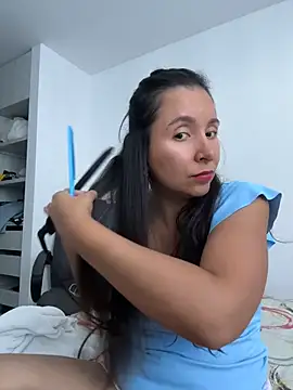 Snapshot of emely_sexx20 chatting on 06-17-26, 10:43 emely sexx20 online show from 06-17-26, 10:43
