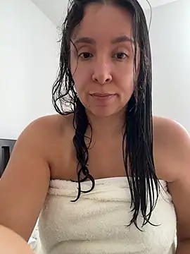 Snapshot of emely_sexx20 chatting on 07-04-26, 10:05 emely sexx20 online show from 07-04-26, 10:05