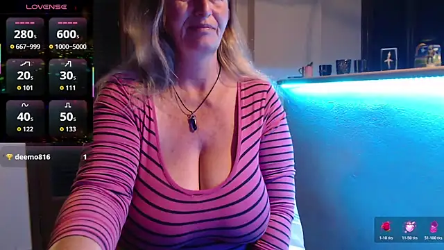 Snapshot of JennaDeluxe chatting on 04-29-26, 02:48 JennaDeluxe online show from 04-29-26, 02:48