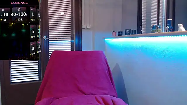 Snapshot of JennaDeluxe chatting on 04-30-26, 06:53 JennaDeluxe online show from 04-30-26, 06:53