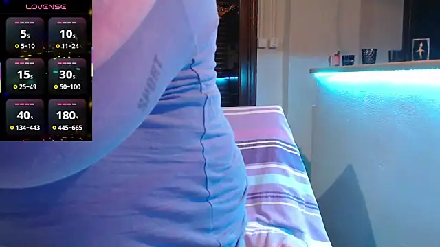 Snapshot of JennaDeluxe chatting on 05-01-26, 06:12 JennaDeluxe online show from 05-01-26, 06:12