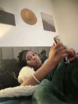 Your Paris online show from 02-06-26, 03:26