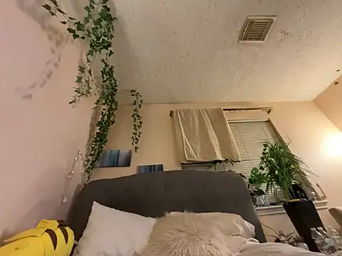 Snapshot of magicalc00ch chatting on 01-17-26, 12:26 magicalc00ch online show from 01-17-26, 12:26