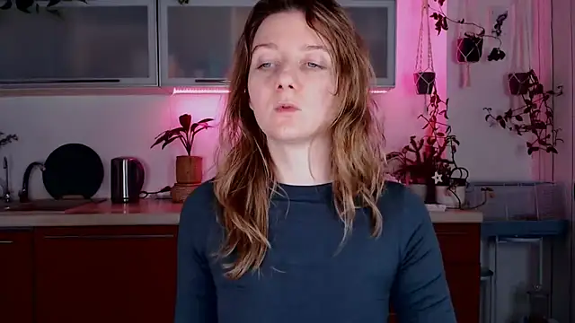 Snapshot of Elly_Helly chatting on 12-13-24, 08:37 Elly Helly online show from 12-13-24, 08:37