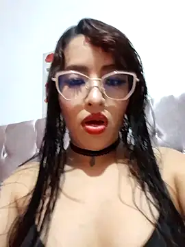 Snapshot of MadelaineJones chatting on 07-11-26, 04:15 MadelaineJones online show from 07-11-26, 04:15