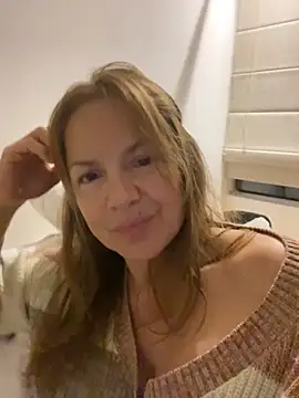 Snapshot of Leyna_liu chatting on 11-22-25, 04:55 Leyna liu online show from 11-22-25, 04:55