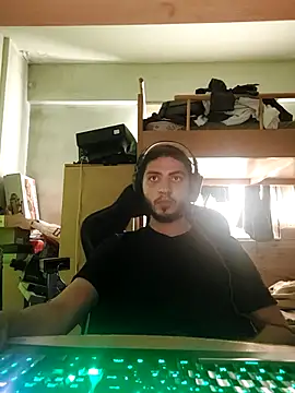 Snapshot of kleineid77 chatting on 06-23-26, 03:21 kleineid77 online show from 06-23-26, 03:21