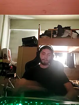 Snapshot of kleineid77 chatting on 06-26-26, 02:10 kleineid77 online show from 06-26-26, 02:10
