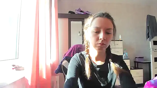 Adela Vetta online show from 03-18-25, 10:03