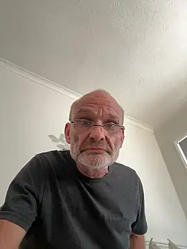 Snapshot of ShyDave81 chatting on 07-12-26, 04:42 ShyDave81 online show from 07-12-26, 04:42