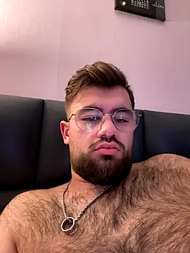 Snapshot of yxssxn24403 chatting on 10-08-25, 06:11 yxssxn24403 online show from 10-08-25, 06:11