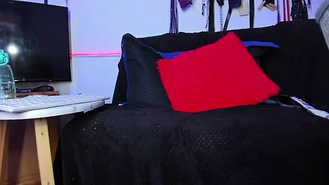 LucyStrike  online show from 02-11-26, 11:21