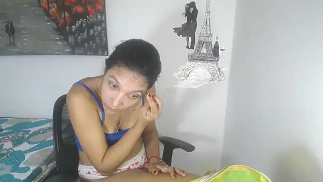 Snapshot of KamileLatinasexy chatting on 05-05-26, 03:25 KamileLatinasexy online show from 05-05-26, 03:25