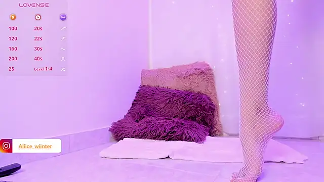 Alice winter  online show from 12-12-24, 03:10