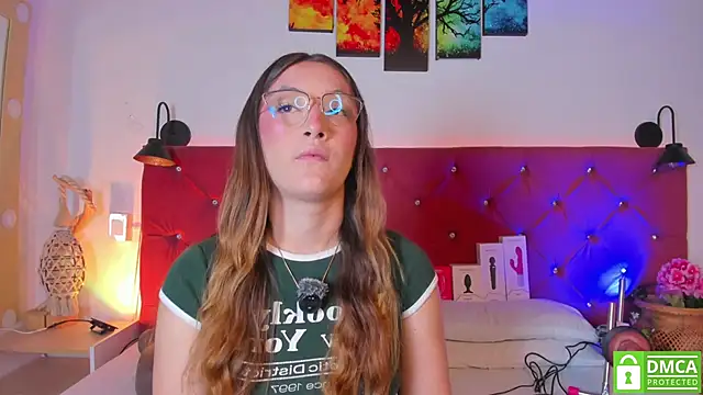 Snapshot of Ruth_harvey_ chatting on 05-21-26, 01:07 Ruth harvey online show from 05-21-26, 01:07