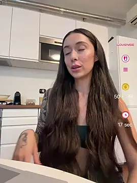 Snapshot of emiliasommer chatting on 06-01-26, 05:03 emiliasommer online show from 06-01-26, 05:03