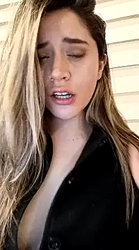 maliciaworld online show from 12-18-24, 12:21