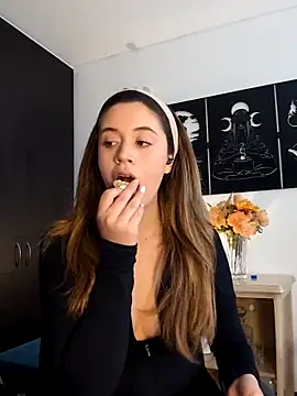 maliciaworld online show from 10-04-25, 03:32